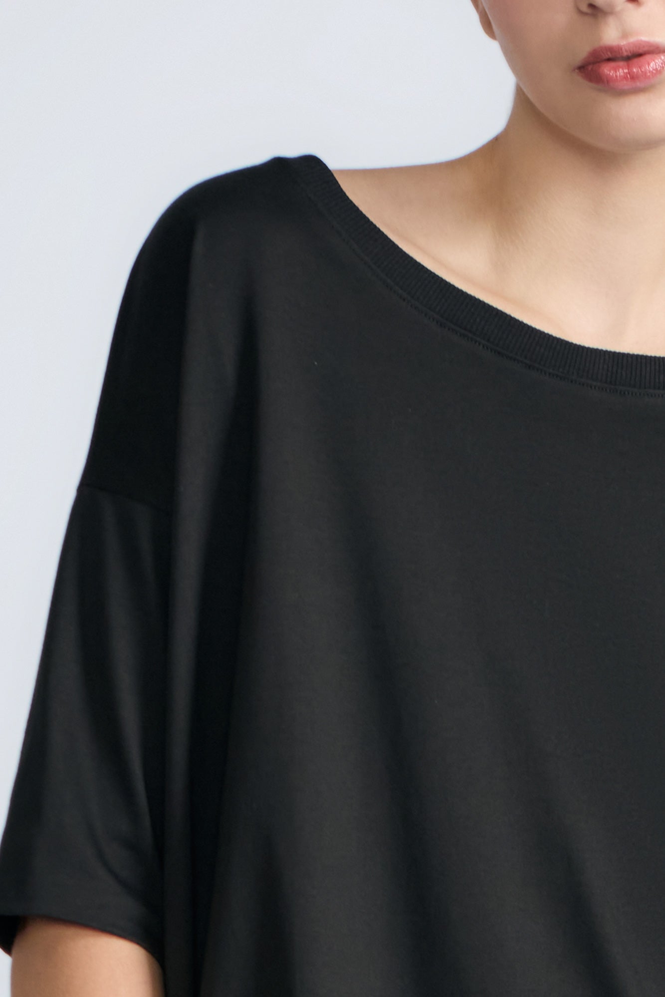 Amaya Top in Black – Round neck cotton top with short sleeves and side buckle pullers, made in Peru.
