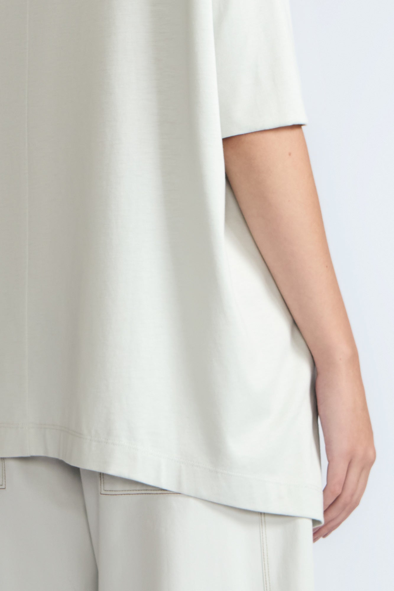 Amaya Top in Silver – Relaxed-fit cotton top with round neckline and stylish hem pullers with buckles.