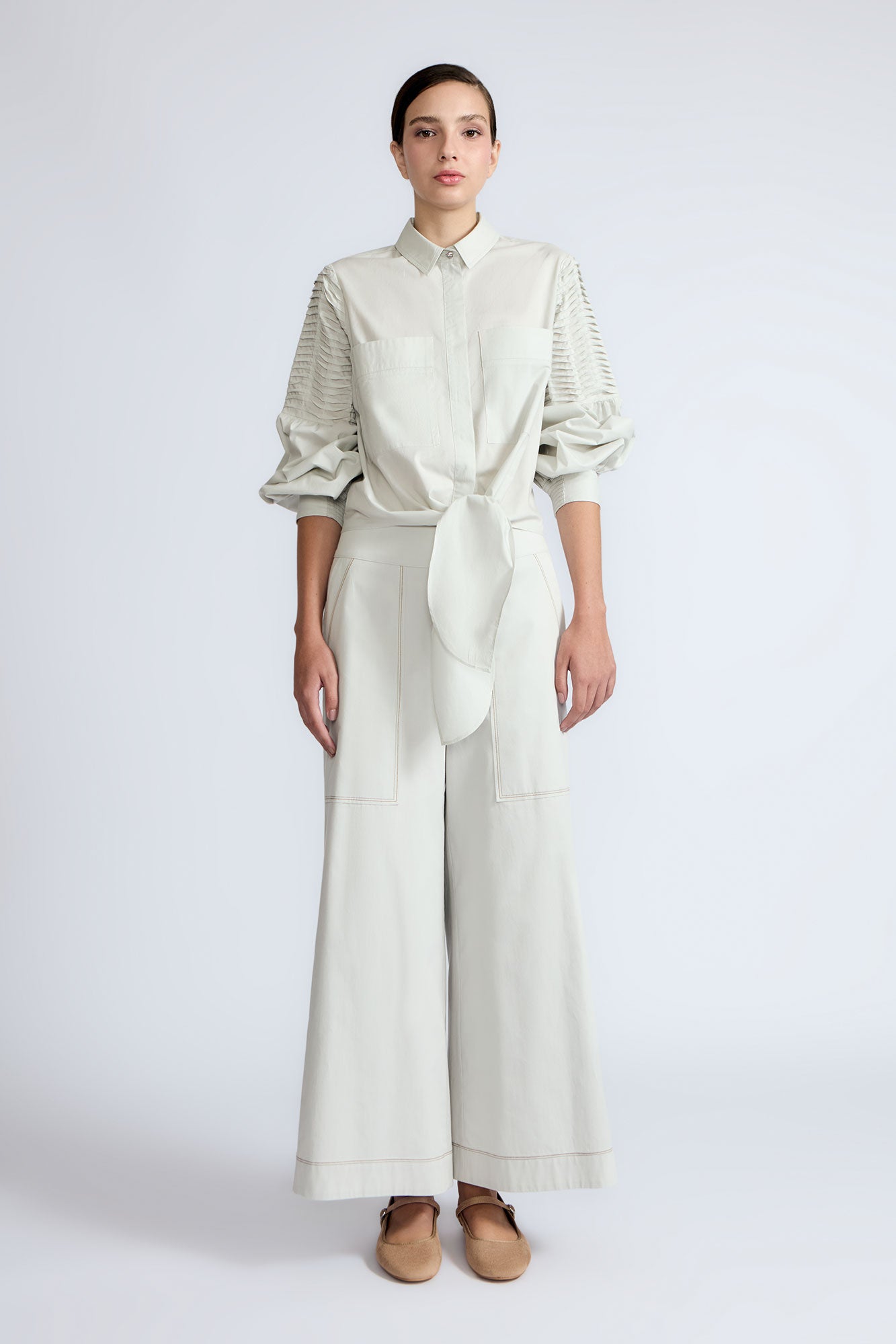 Ansley Blouse in Silver – Boho-inspired cotton blouse with patch pockets, balloon sleeves, and front tie.