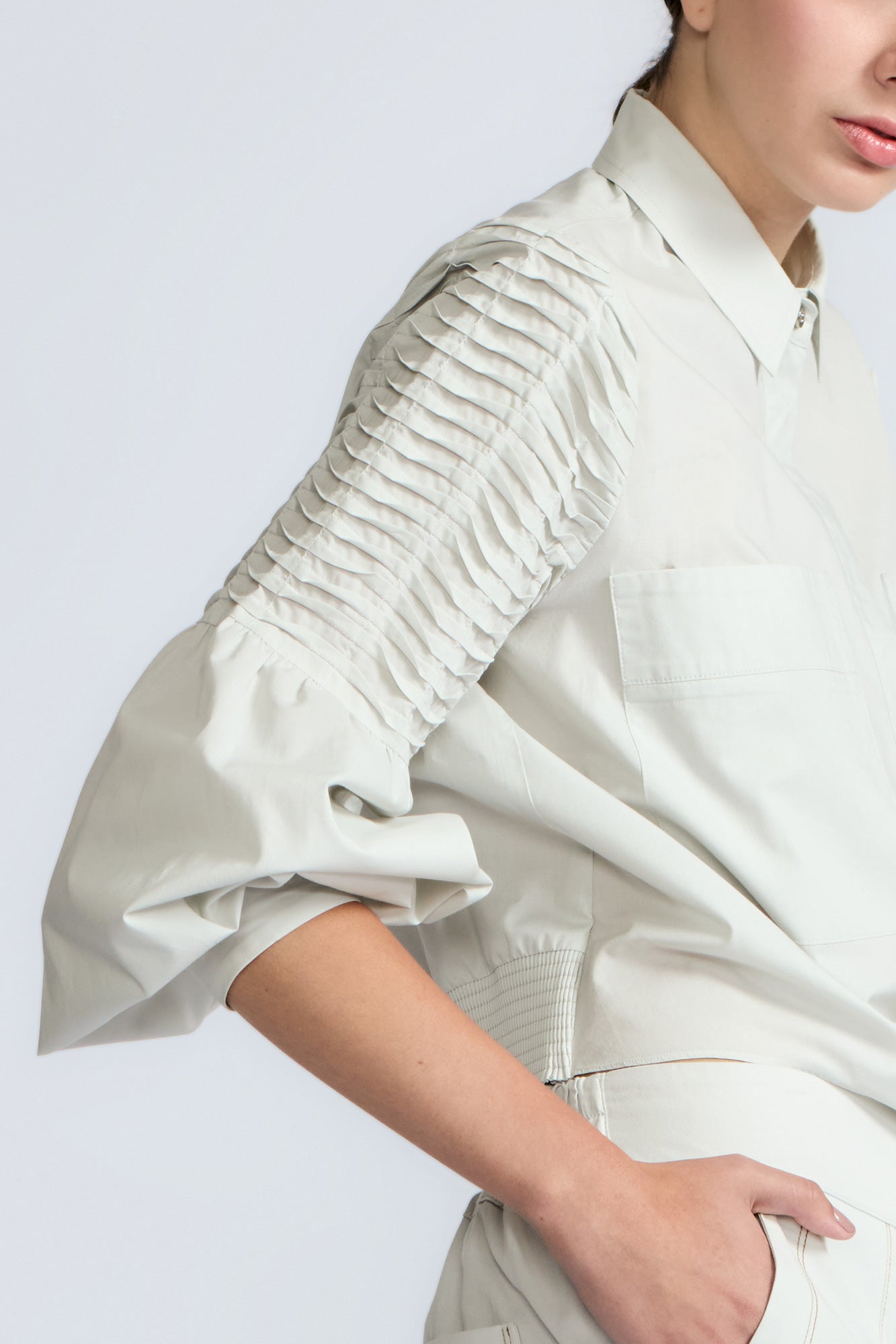 Ansley Blouse in Silver – Boho-inspired cotton blouse with patch pockets, balloon sleeves, and front tie.