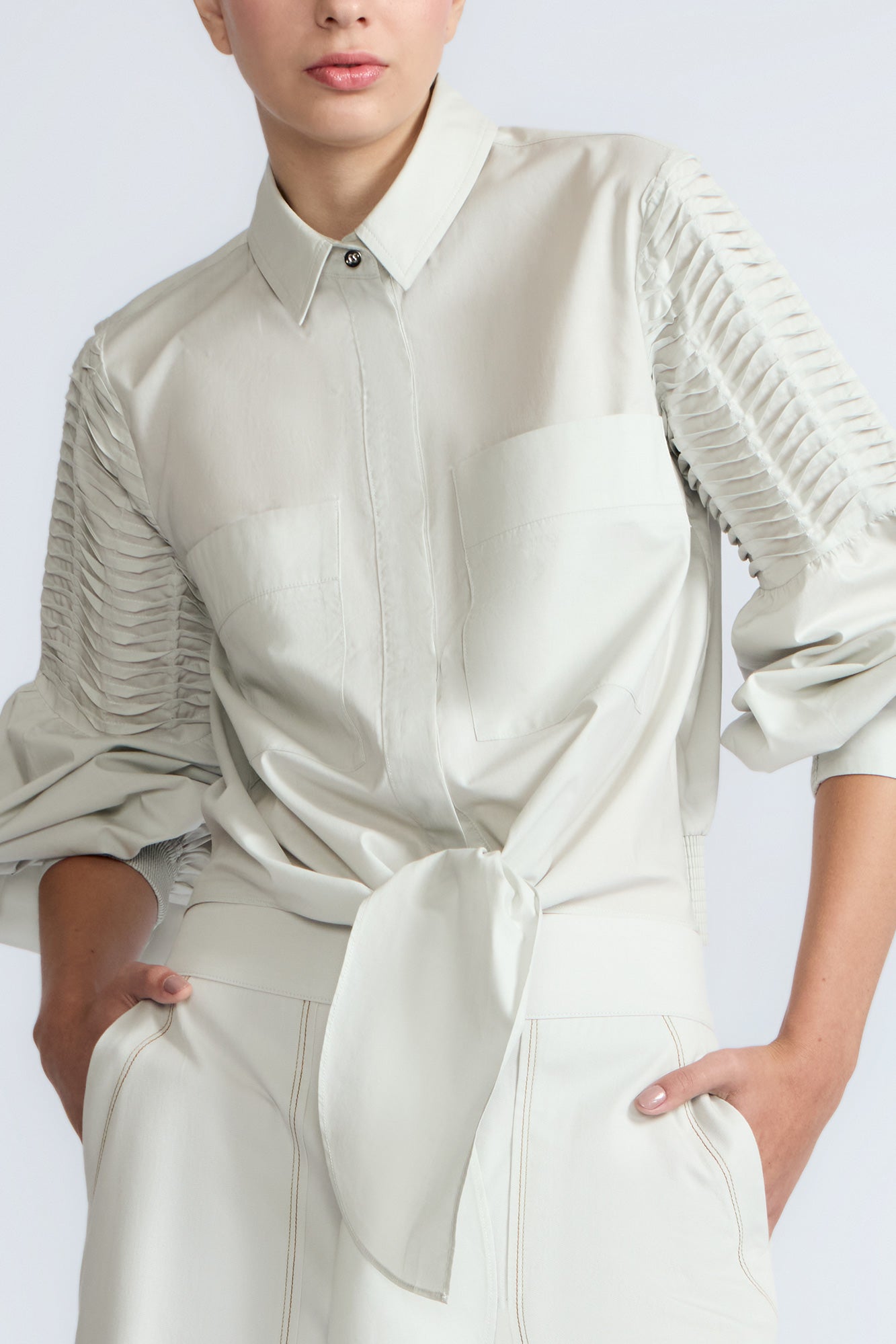 Ansley Blouse in Silver – Boho-inspired cotton blouse with patch pockets, balloon sleeves, and front tie.