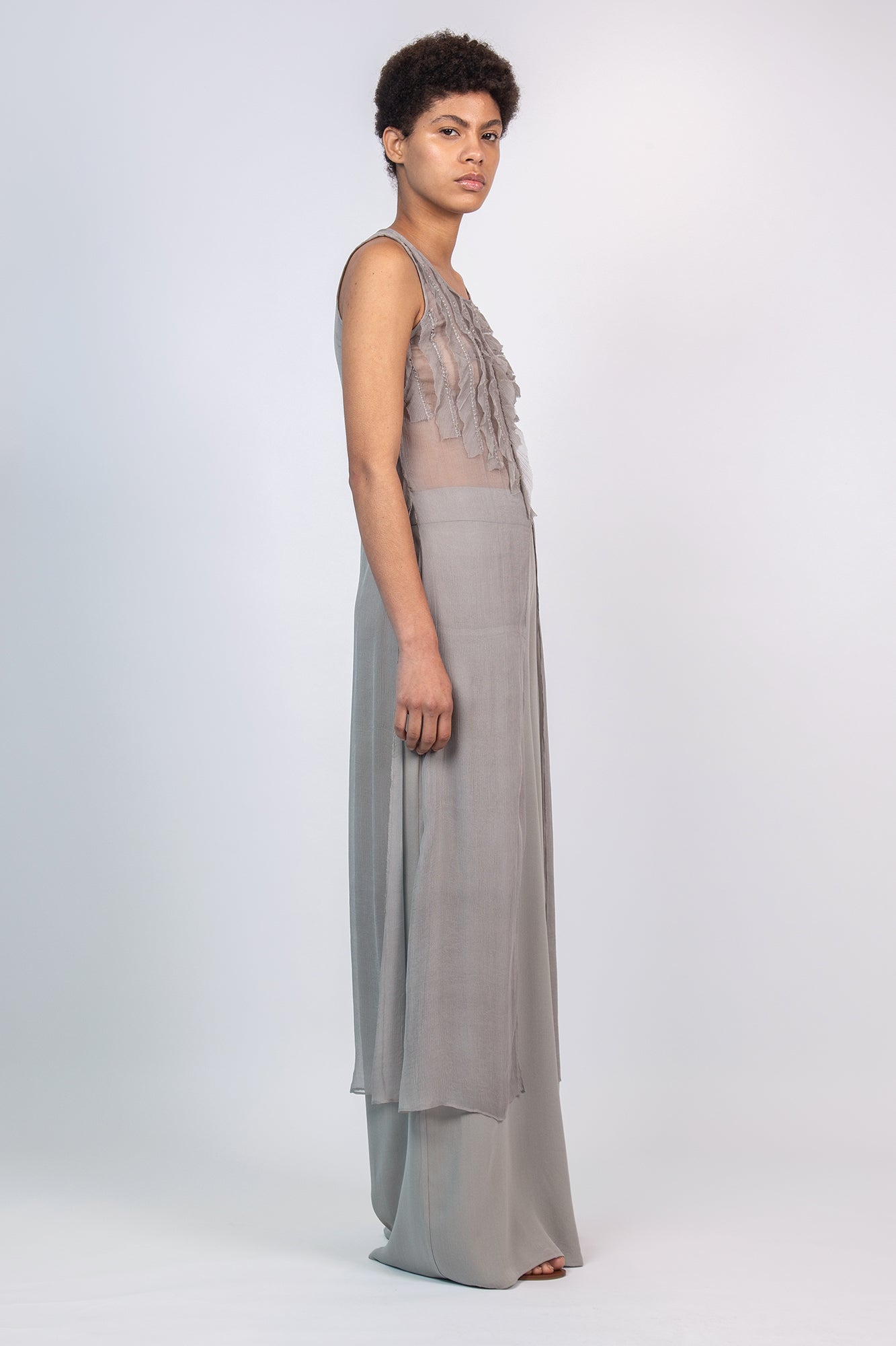 Be Blouse in Silver – Sleeveless Silk Blouse with Round Neckline | Sitka Semsch