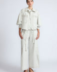 Gwen Jacket in Silver – Cropped cotton jacket with structured pleats, patch pockets, and a modern cut.