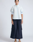 Lina Blouse in Light Blue – Cotton shirt with shirt collar, hidden button closure, ¾ balloon sleeves, and elastic cuffs.