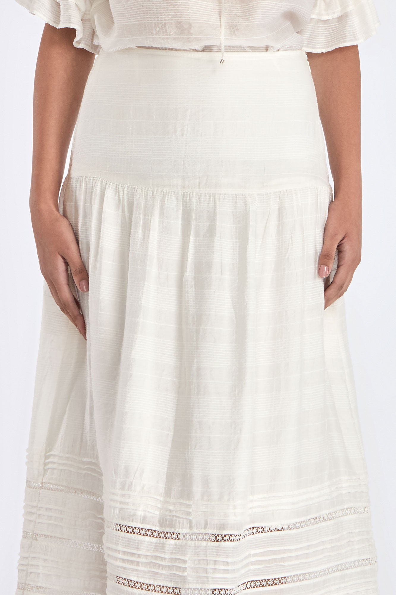 lose-up of the woven texture and tonal hem trim on the Off White Luanda Skirt.