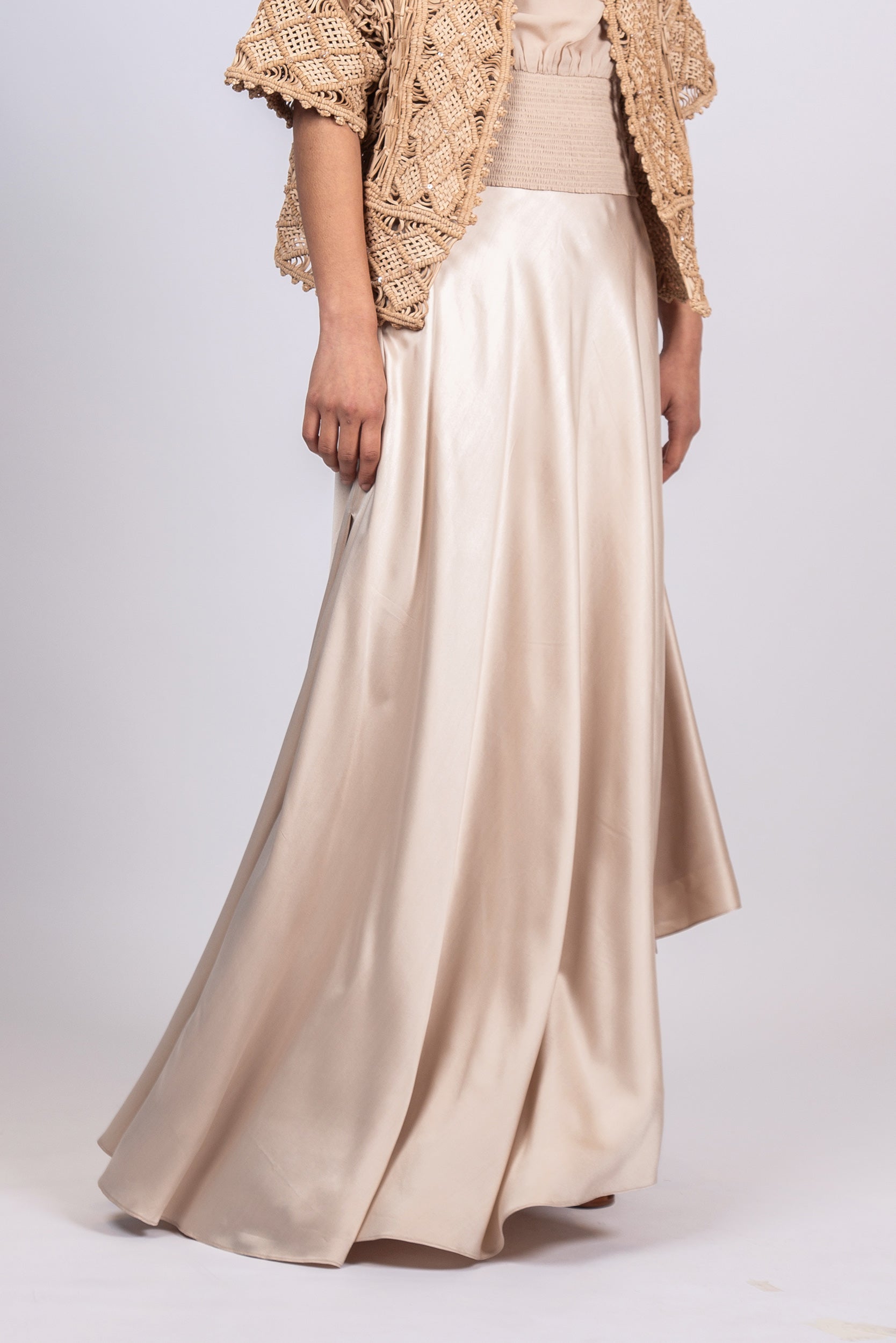 Mariani Skirt in Silver – Timeless asymmetrical silk skirt with a refined silhouette.