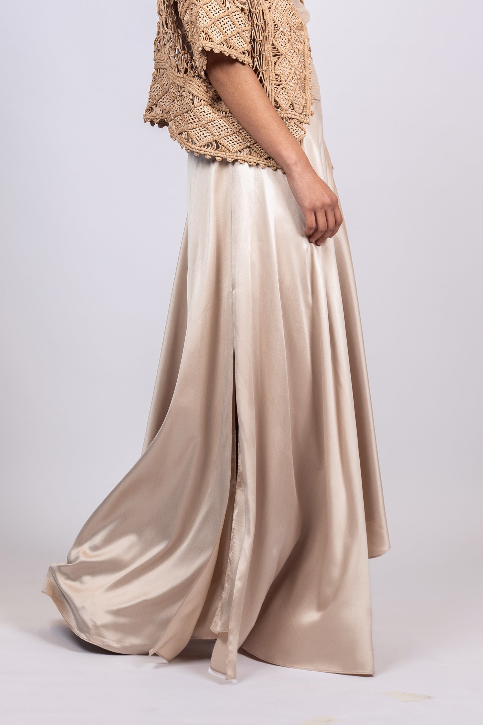 Mariani Skirt in Silver – Timeless asymmetrical silk skirt with a refined silhouette.