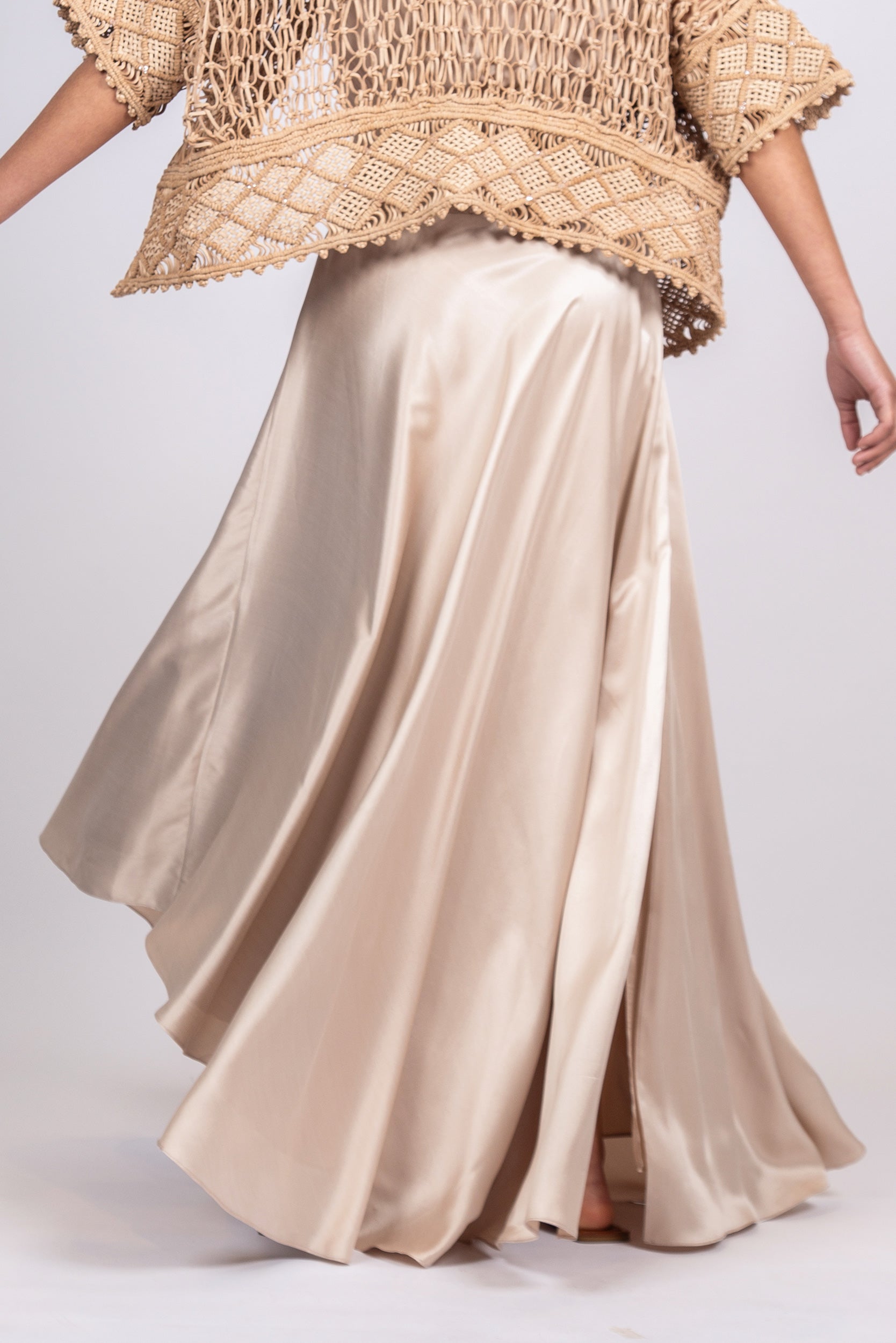 Mariani Skirt in Silver – Timeless asymmetrical silk skirt with a refined silhouette.