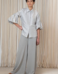 Sierra silk blouse in silver with balloon sleeves and hidden buttons