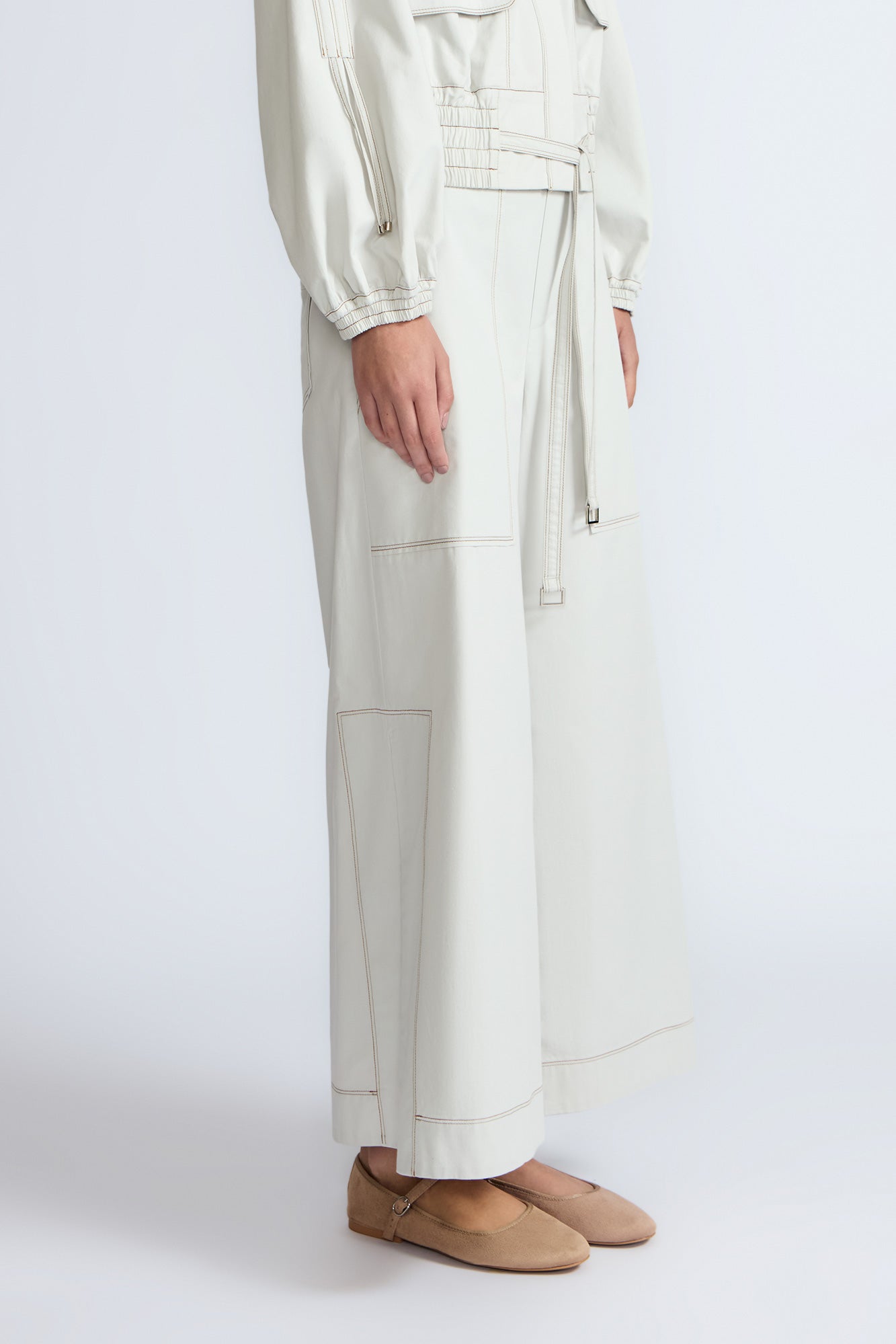 Zoe Pant in Silver – High-waisted cotton pants with front and back patch pockets, wide legs, contrast stitching, and side vents.