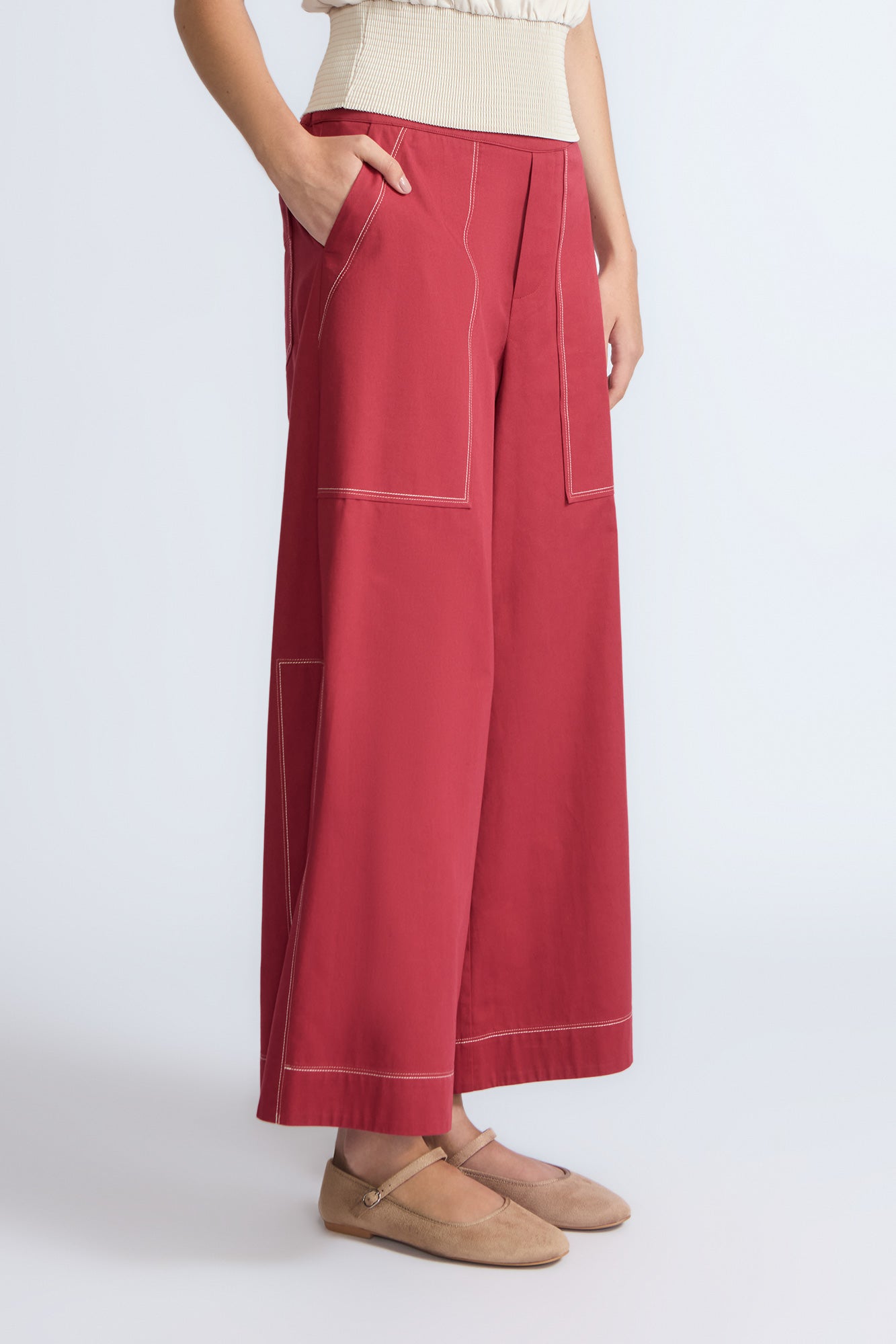 Zoe Pant in Wine – High-waisted wide-leg pants with front and back patch pockets, contrast stitching, and side vents.