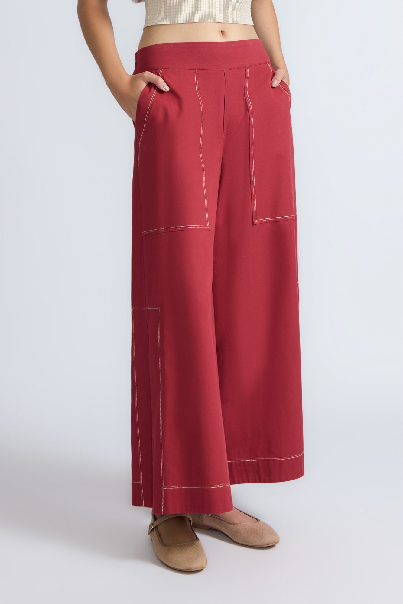 Zoe Pant in Wine – High-waisted wide-leg pants with front and back patch pockets, contrast stitching, and side vents.