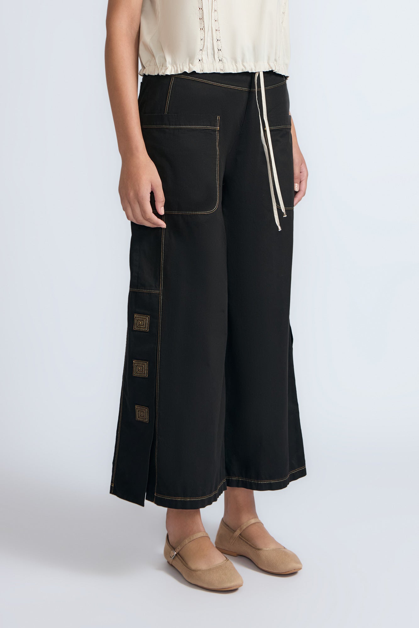 Aliana Pant | Black