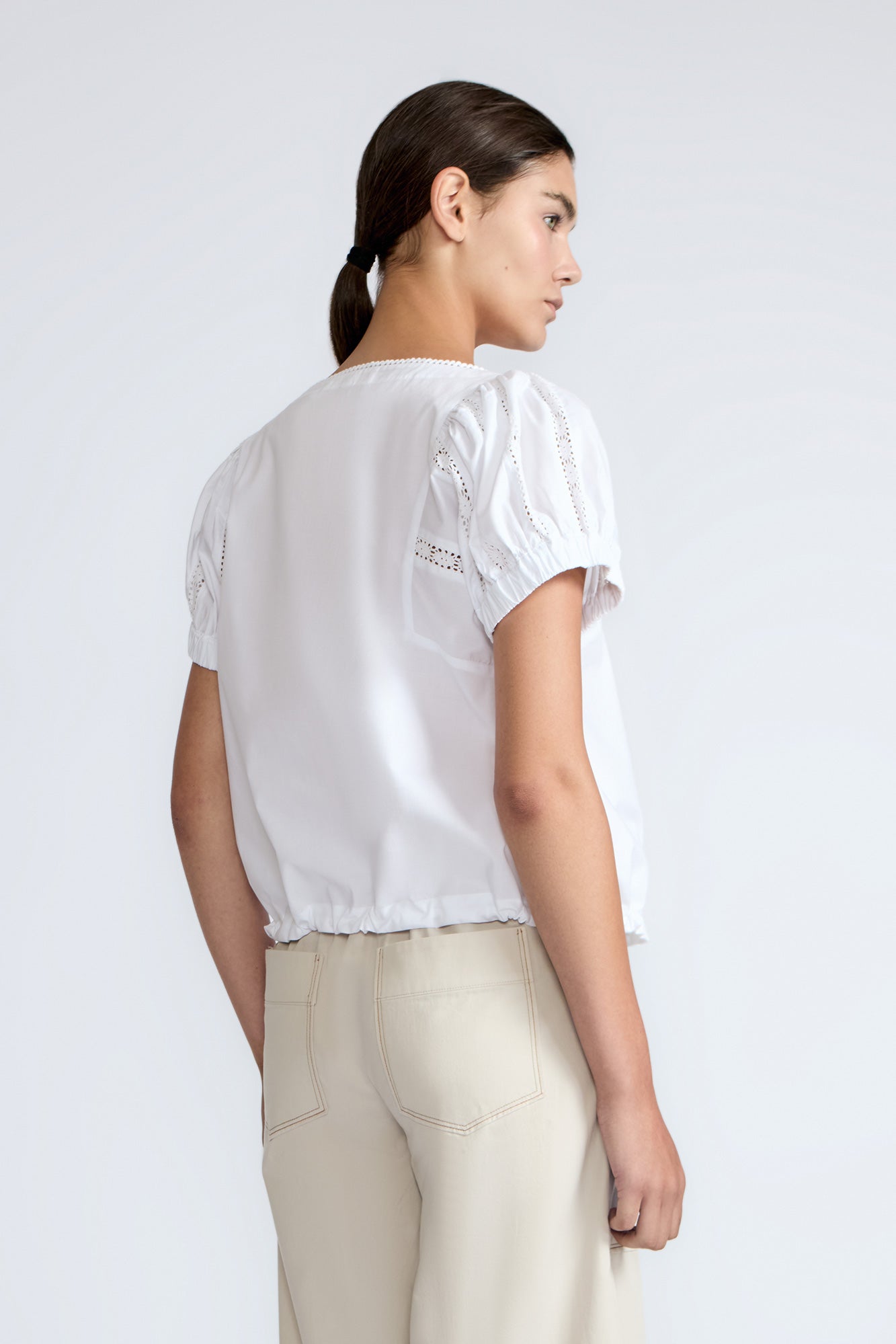 Amara blouse in white with broderie appliques and adjustable drawstring