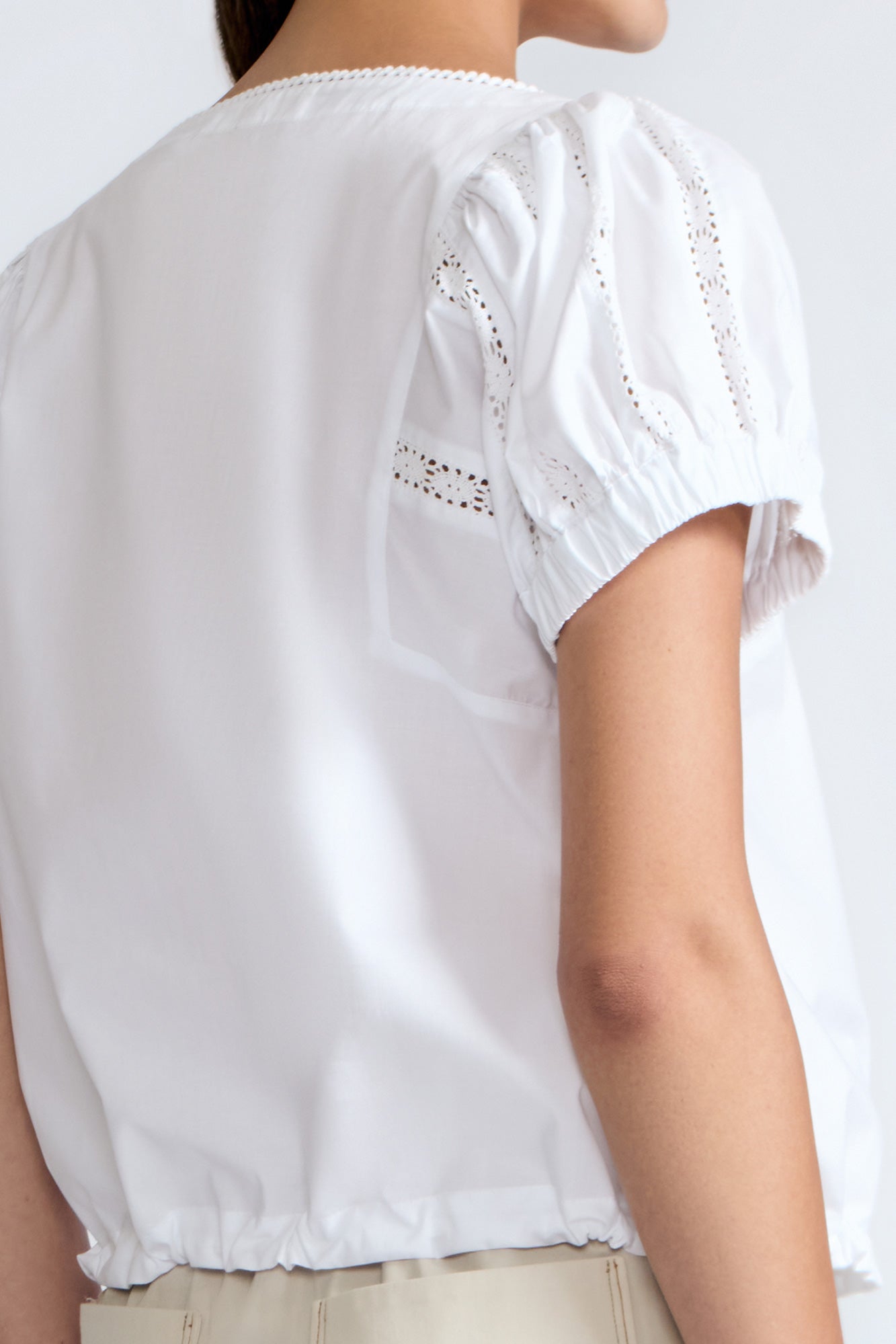 Amara blouse in white with broderie appliques and adjustable drawstring