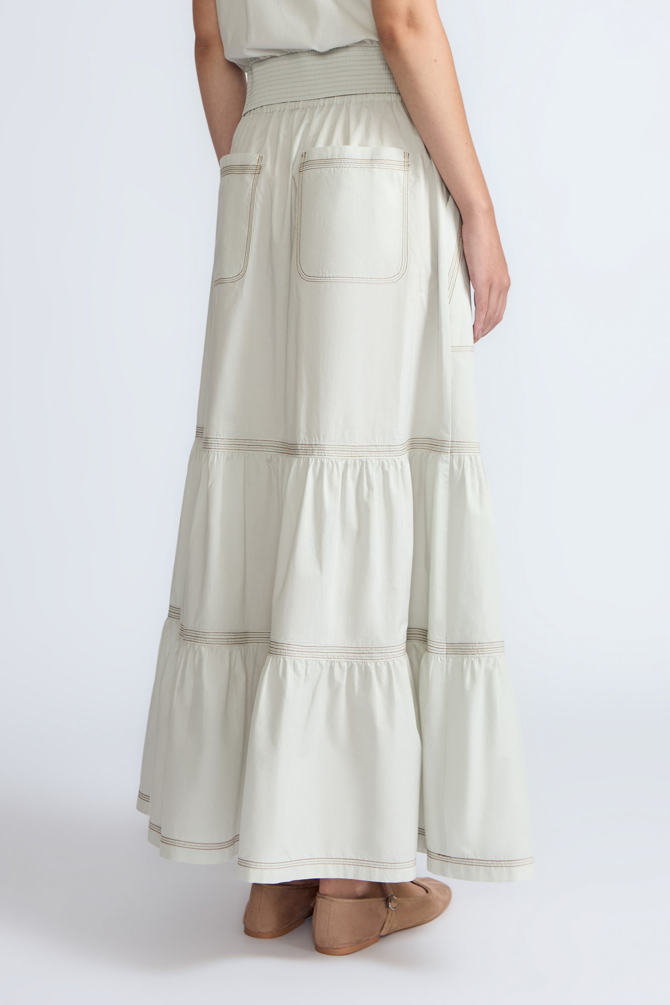 Eden Skirt in Silver – Cotton midi skirt with ruffled hem, patch pockets, and elasticized waistband at the back.