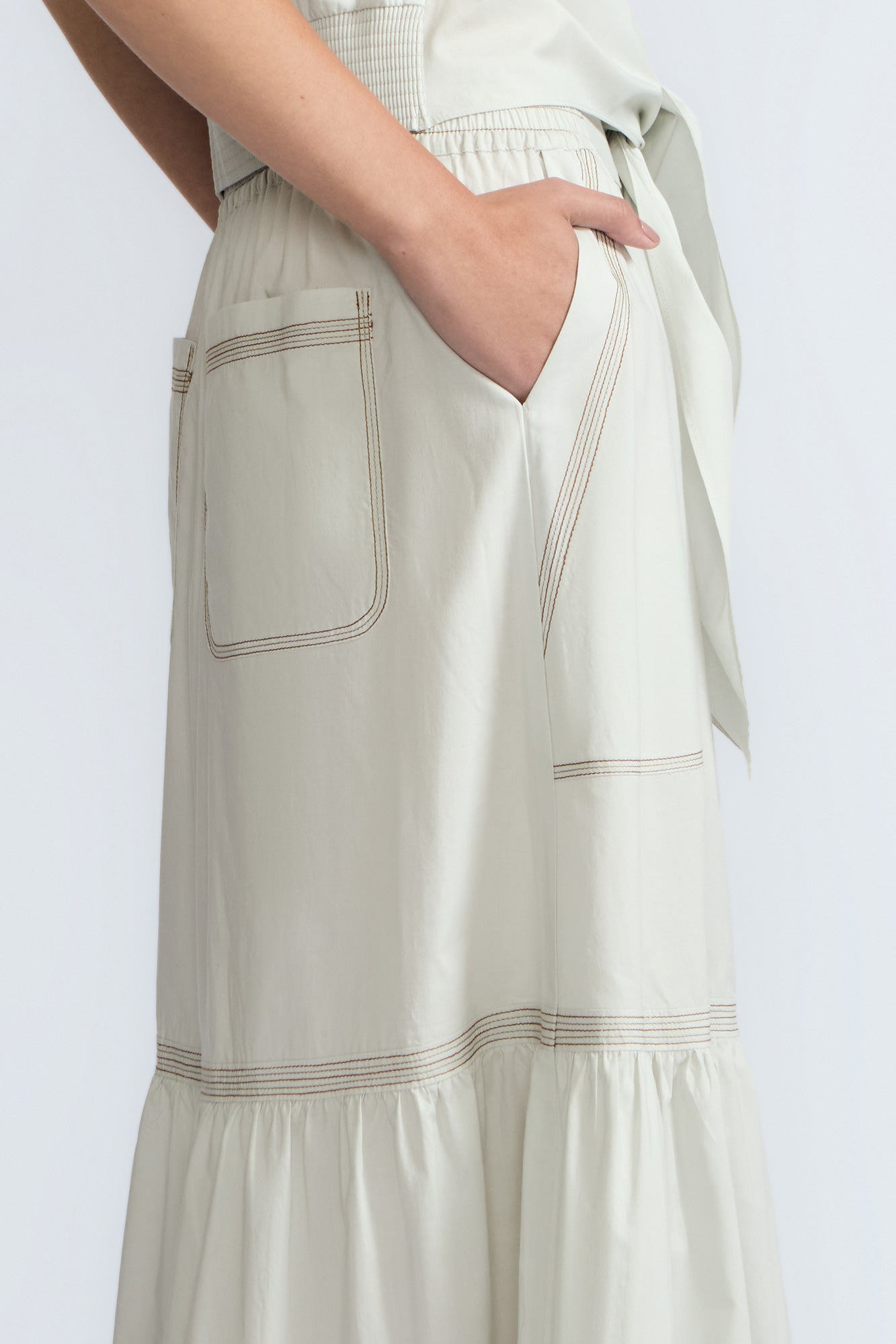 Eden Skirt in Silver – Cotton midi skirt with ruffled hem, patch pockets, and elasticized waistband at the back.