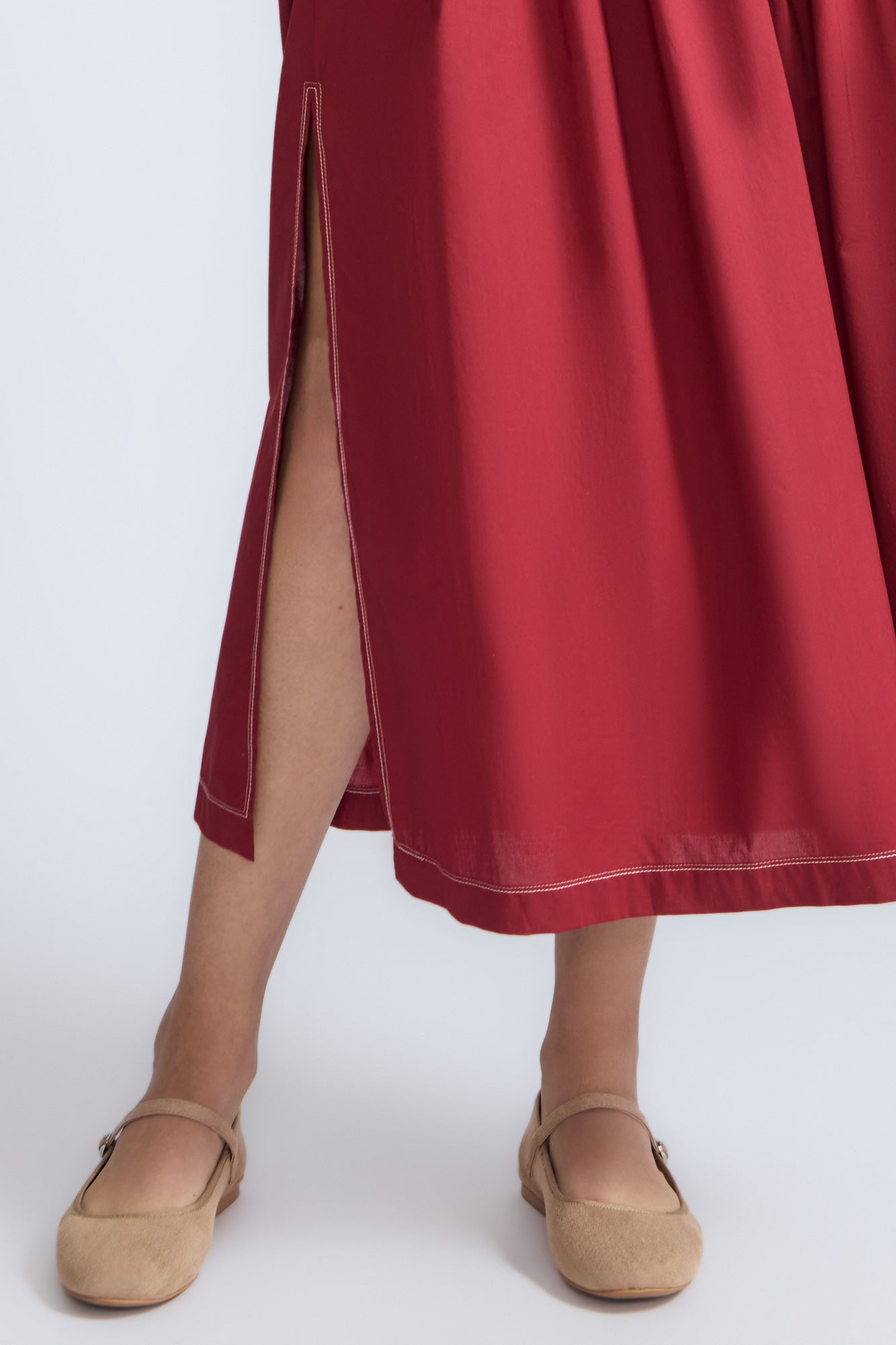 Isidora Dress in Wine – Sleeveless cotton maxi dress with shirt collar, V-neckline, hidden pockets, and tiered silhouette.