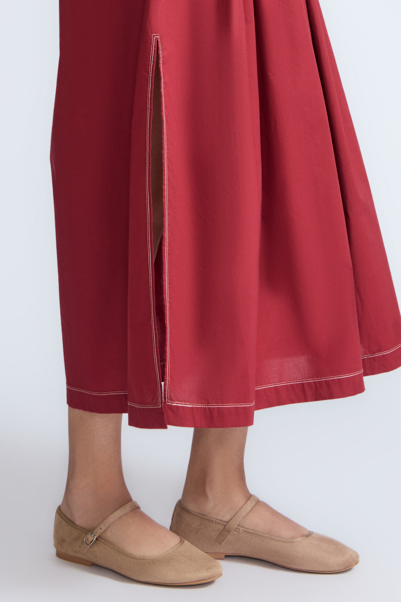 Isidora Dress in Wine – Sleeveless cotton maxi dress with shirt collar, V-neckline, hidden pockets, and tiered silhouette.