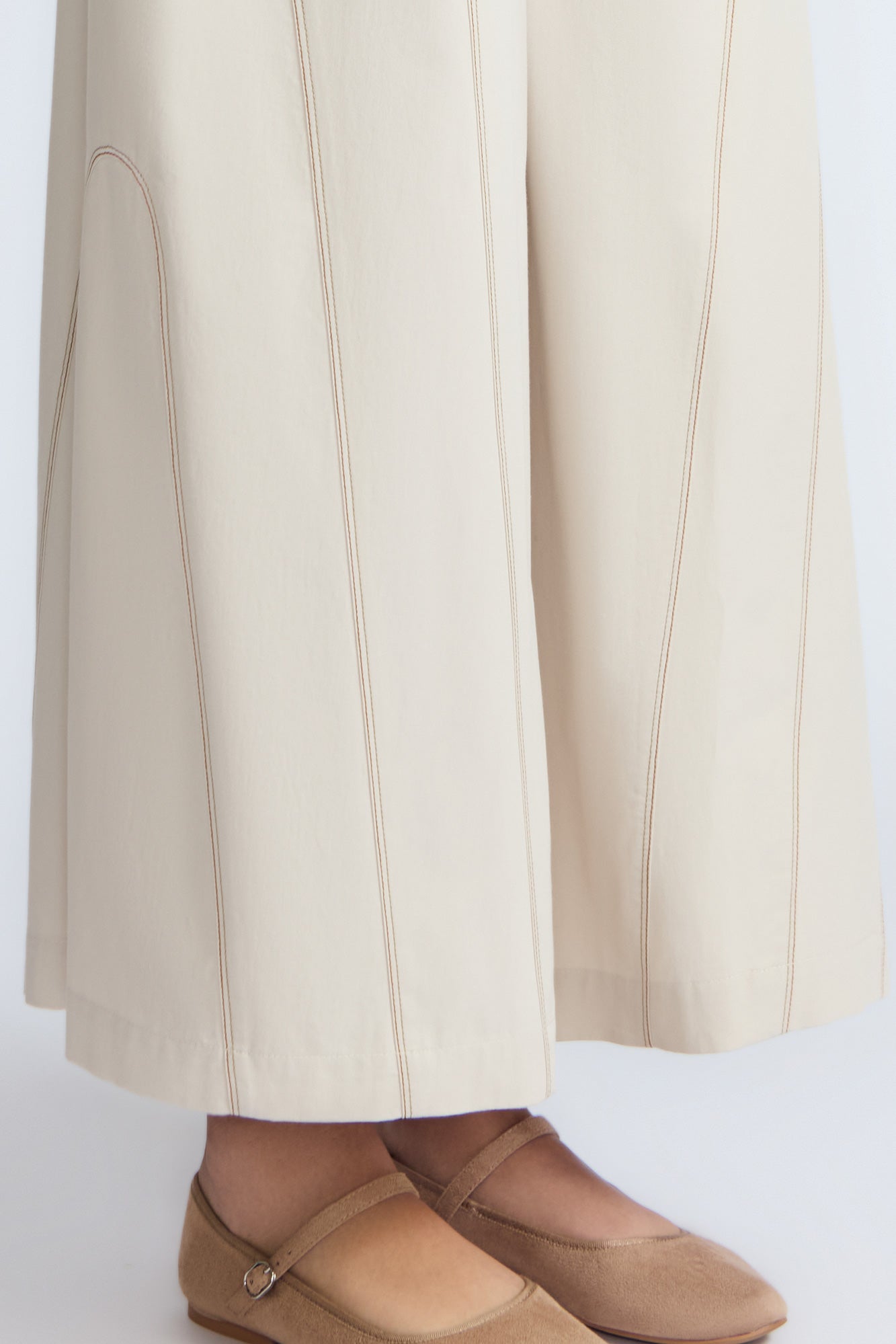 Kyla Pant in Prestine – 100% cotton palazzo pants with wide-leg silhouette and contrasting thread details on pockets and legs.