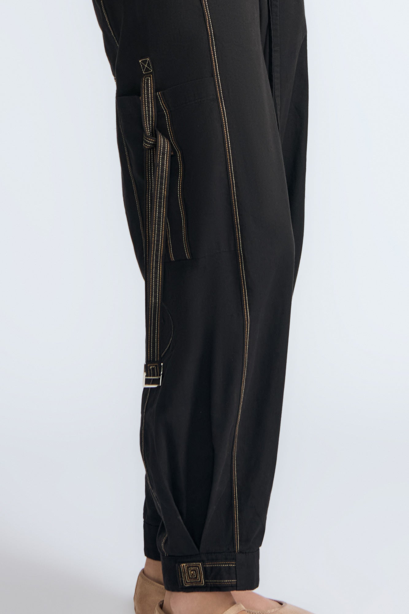 Paloma Pant in Off White – Relaxed cotton pants with patch pockets, contrast stitching, and side ties for a chic silhouette.