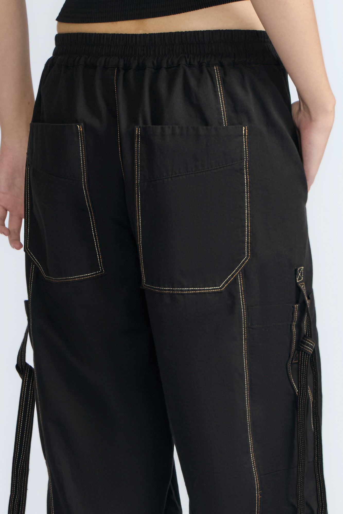 Paloma Pant in Off White – Relaxed cotton pants with patch pockets, contrast stitching, and side ties for a chic silhouette.