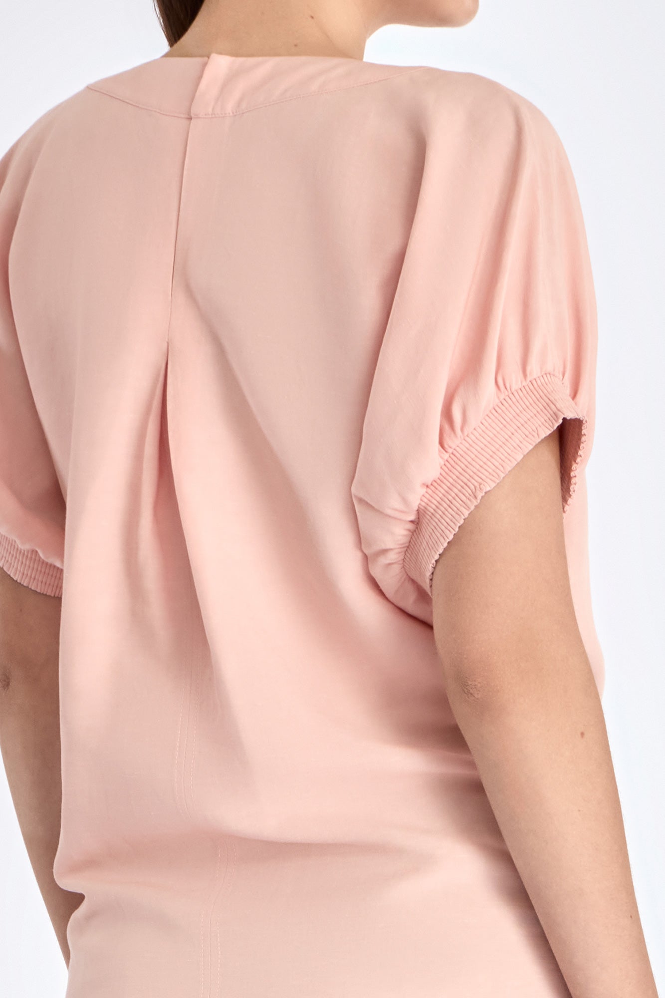 Shelby Blouse in Rose – Linen-blend blouse with round neck, elasticated sleeves, back button closure, and tie hem.