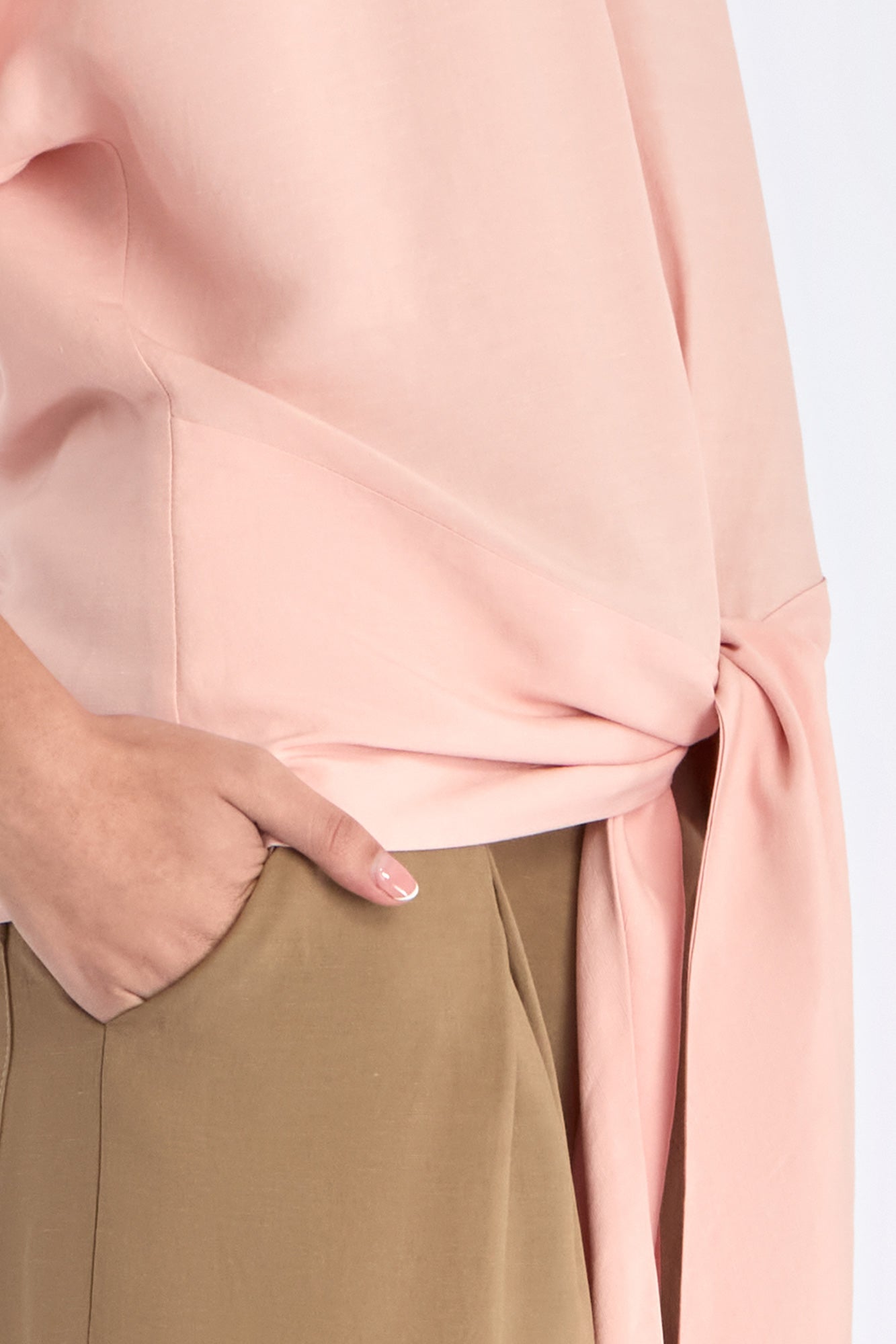 Shelby Blouse in Rose – Linen-blend blouse with round neck, elasticated sleeves, back button closure, and tie hem.