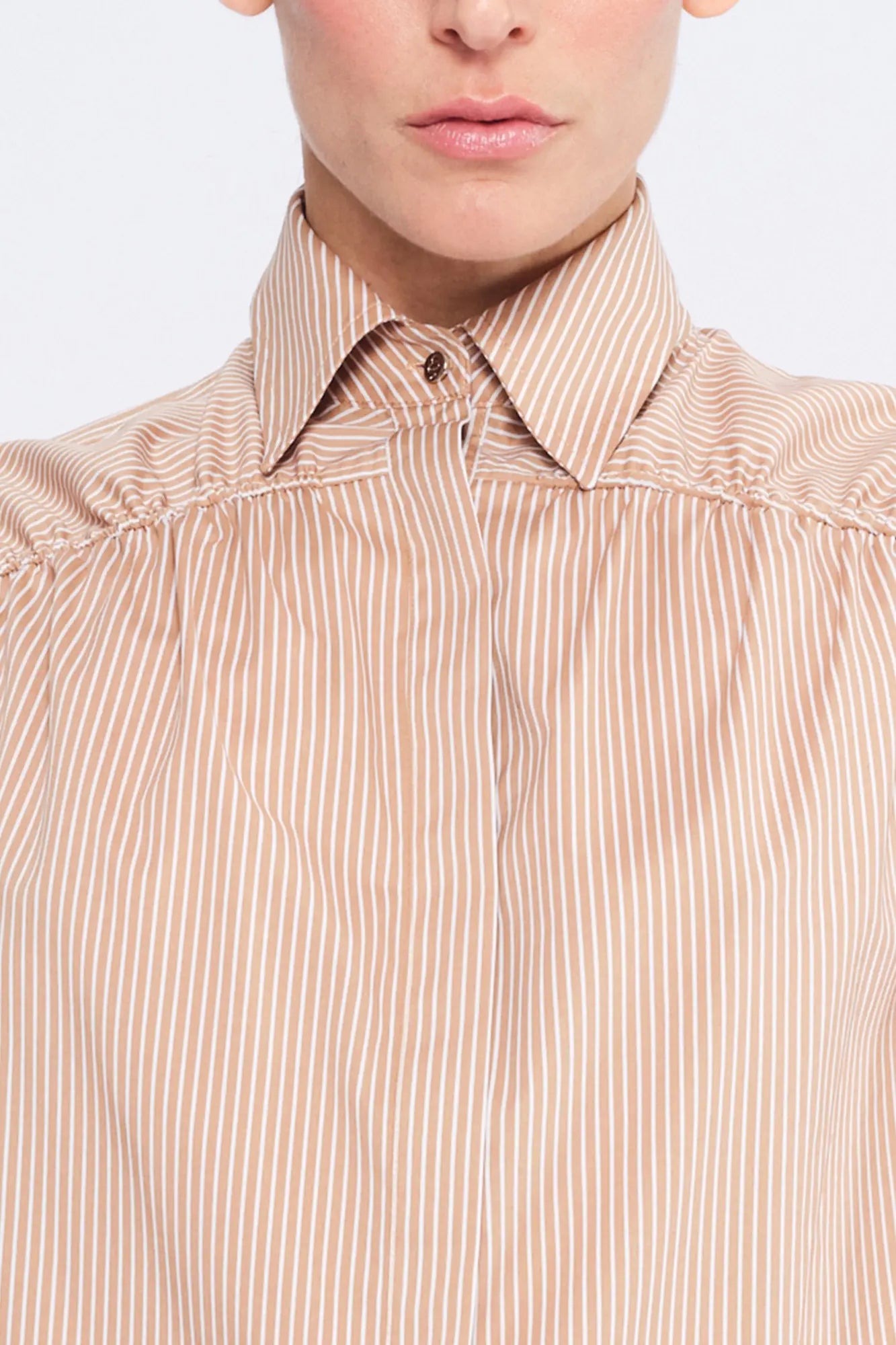 The Star Blouse in a timeless Camel, featuring its crisp shirt collar and the rich tone of its Peruvian cotton.