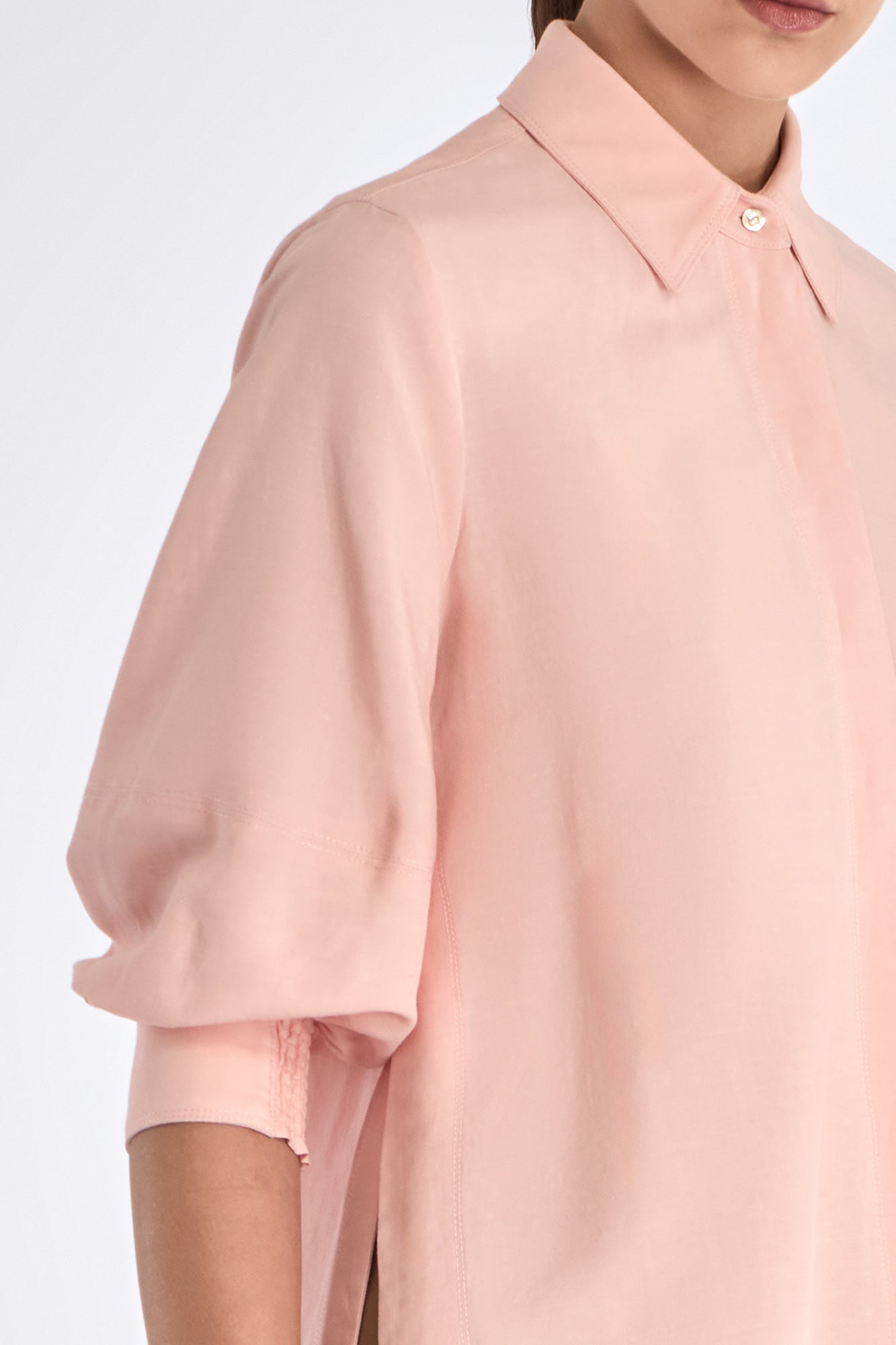 Tatiana Blouse in Rose – Linen blend blouse with shirt collar, hidden button placket, ¾ puff sleeves, and semi-elasticated cuffs.